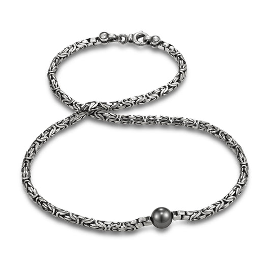 Sorrento Silver and Tahitian Pearl Necklace by Mastoloni available at Talisman Collection Fine Jewelers in El Dorado Hills, CA and online. This necklace strikes the perfect balance between laid-back ease and a hint of edge. Featuring an 11.5-12 mm Tahitian pearl on a 22" sterling silver chain, it offers a relaxed style with a bit of attitude. Whether you're dressing up or keeping it casual, this necklace adds just the right amount of cool to any outfit. 