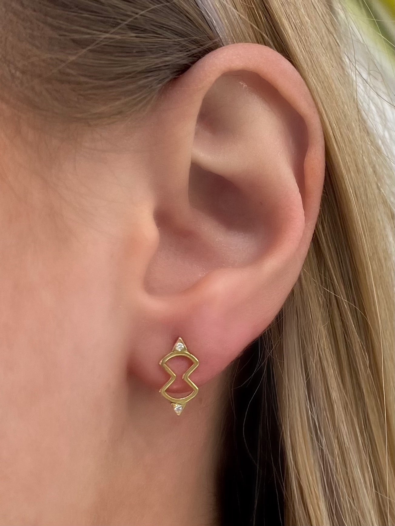 Specifications,Price and Buy Gold Piercing - Louis Vuitton Design