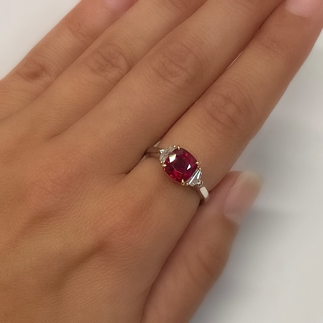 Ruby And Diamond Ring - Gia Certified - Untreated