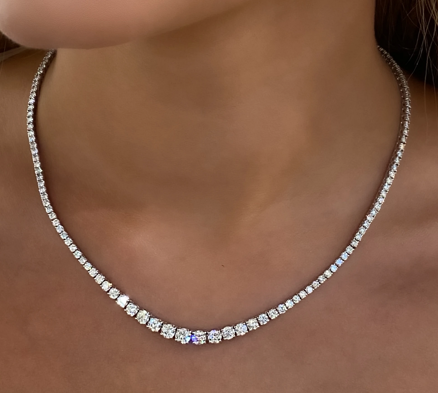 19 Carat Diamond Tennis Necklace in 18K Gold 16 Pointer